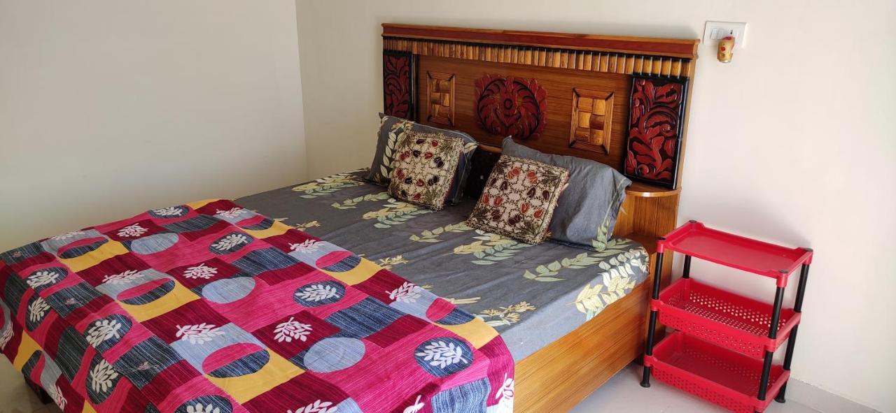 Untrained & Unplanned Apartman Dzsabalpur Kültér fotó
