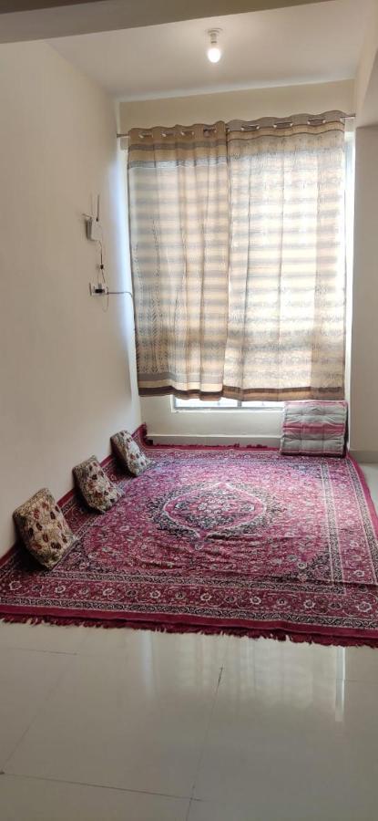 Untrained & Unplanned Apartman Dzsabalpur Kültér fotó