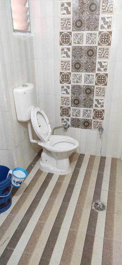 Untrained & Unplanned Apartman Dzsabalpur Kültér fotó