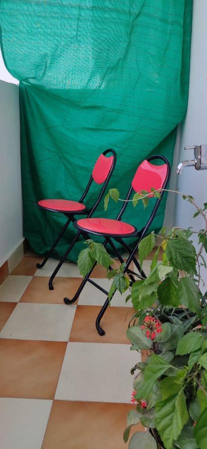 Untrained & Unplanned Apartman Dzsabalpur Kültér fotó